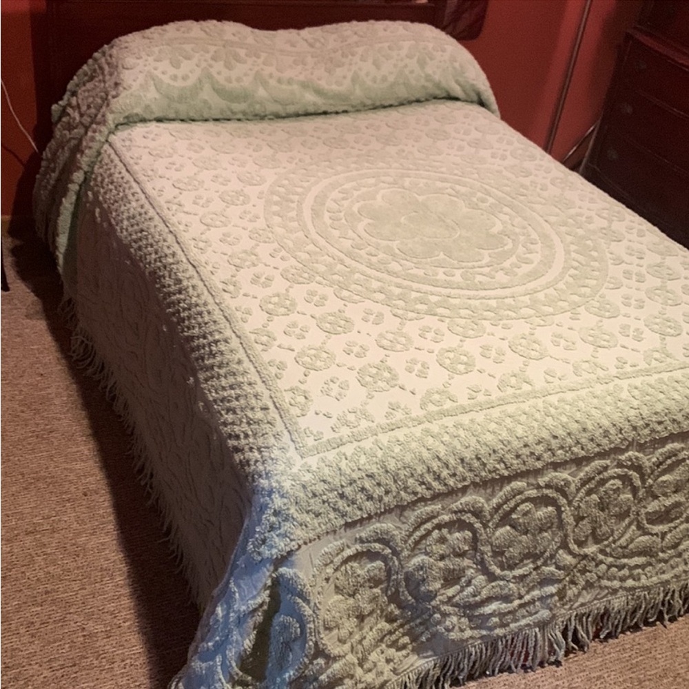 •| vintage chenille bedspread - Picture 8 of 8
